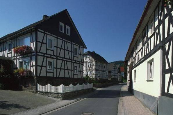 Blick in die mittlere Mennertalstraße