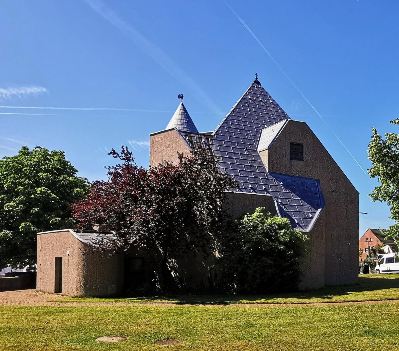 Nordansicht St Mariä Heimsuchung Impekoven