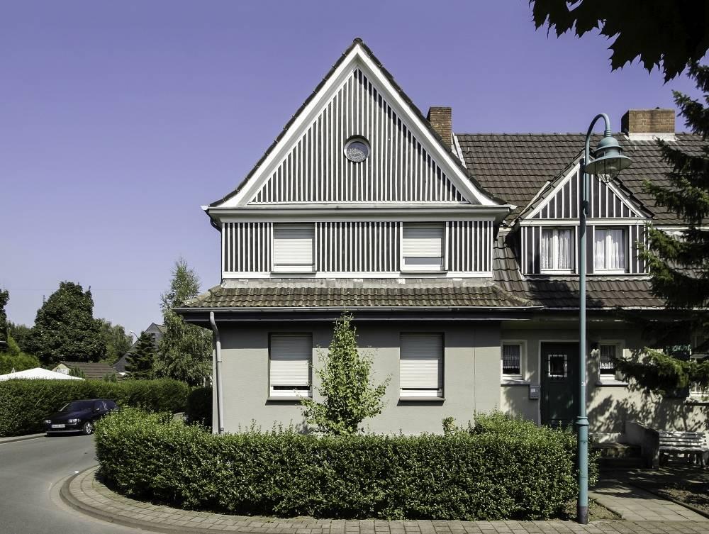 Endhaus mit großem Giebel