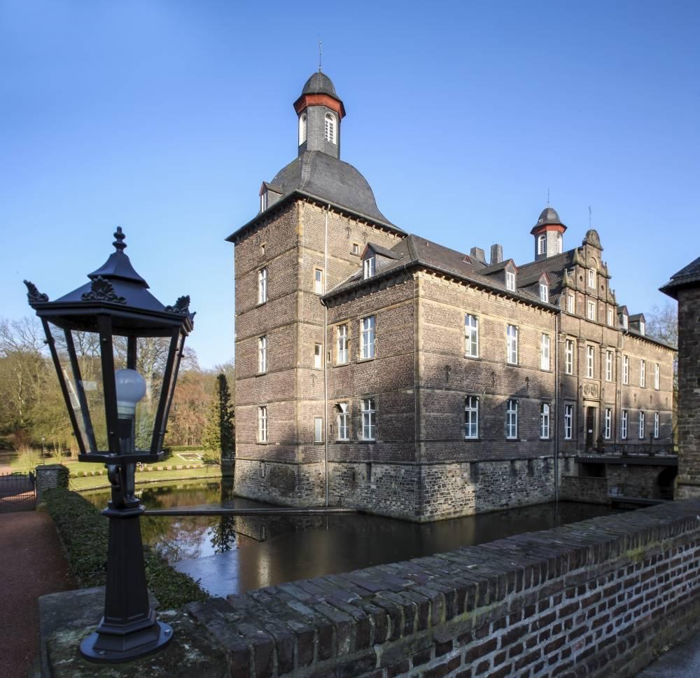 Schloss Hugenpoet, Herrenhaus von der Vorburg aus gesehen
