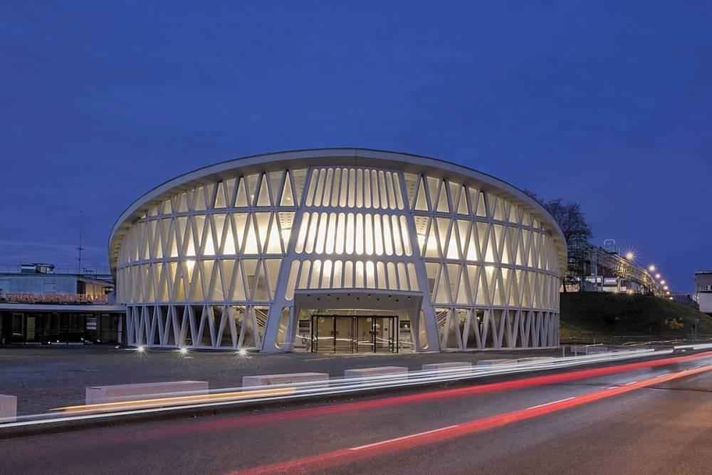 Straßenansicht Feierabendhaus am Abend