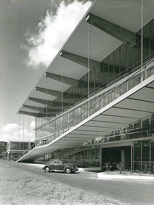 Hanielgarage mit Auffahrtsrampe, Mitte der 1950er Jahre