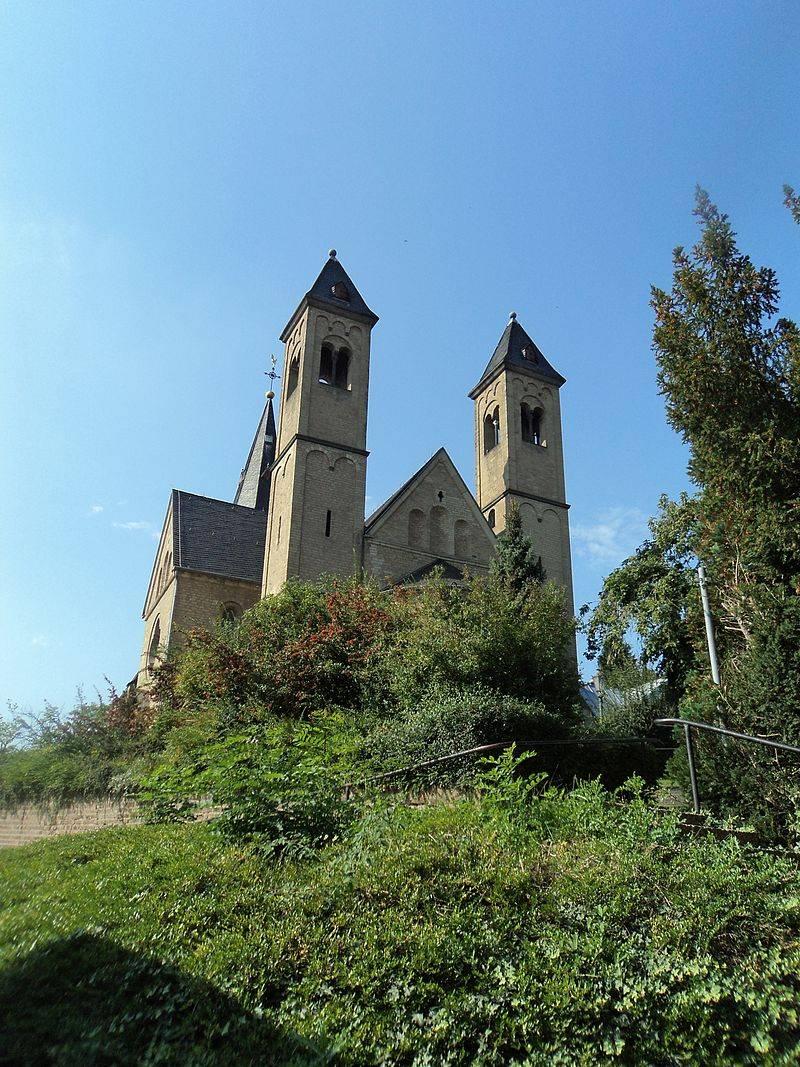 Westansicht der Kirche