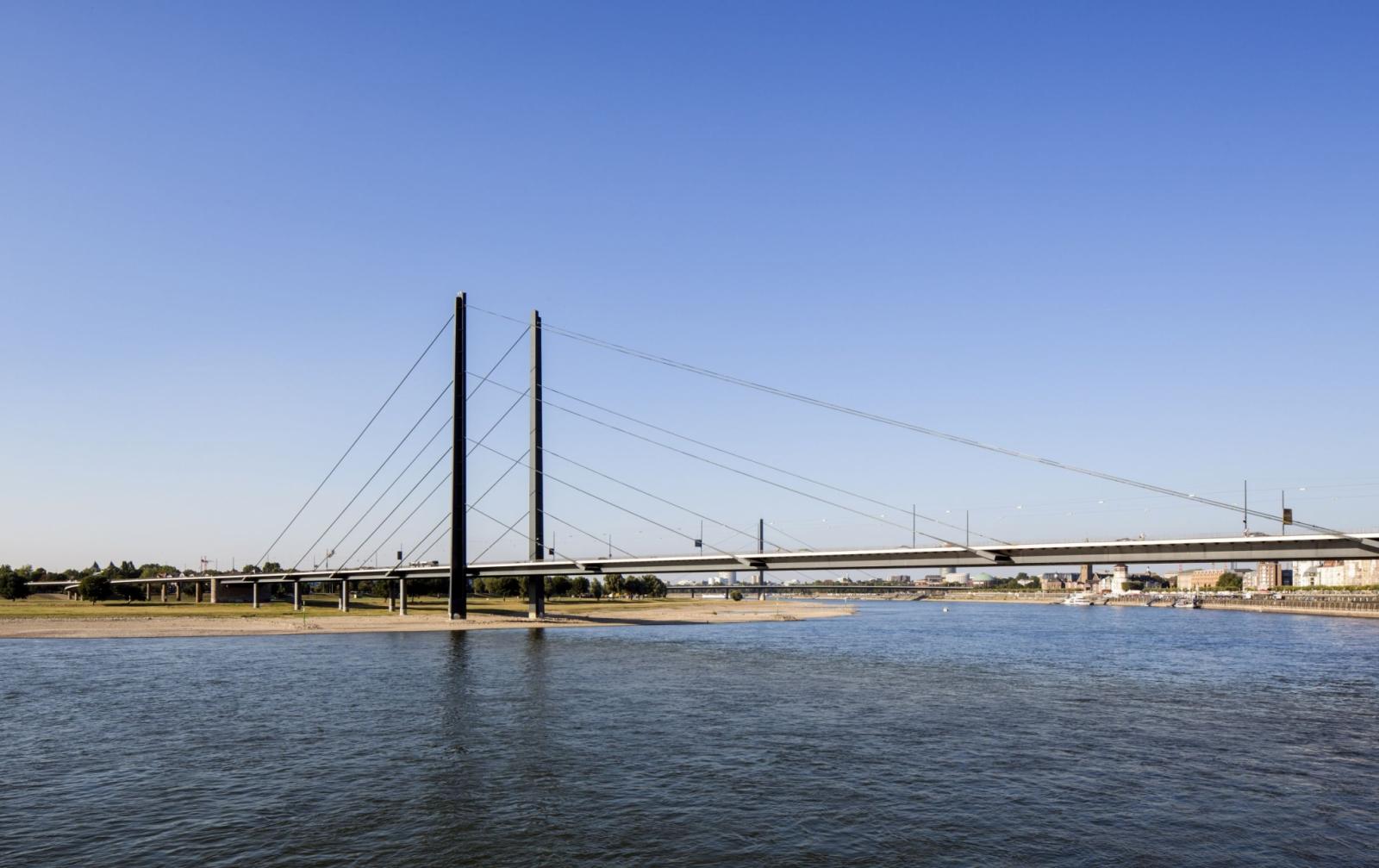 Rheinkniebrücke Düsseldorf