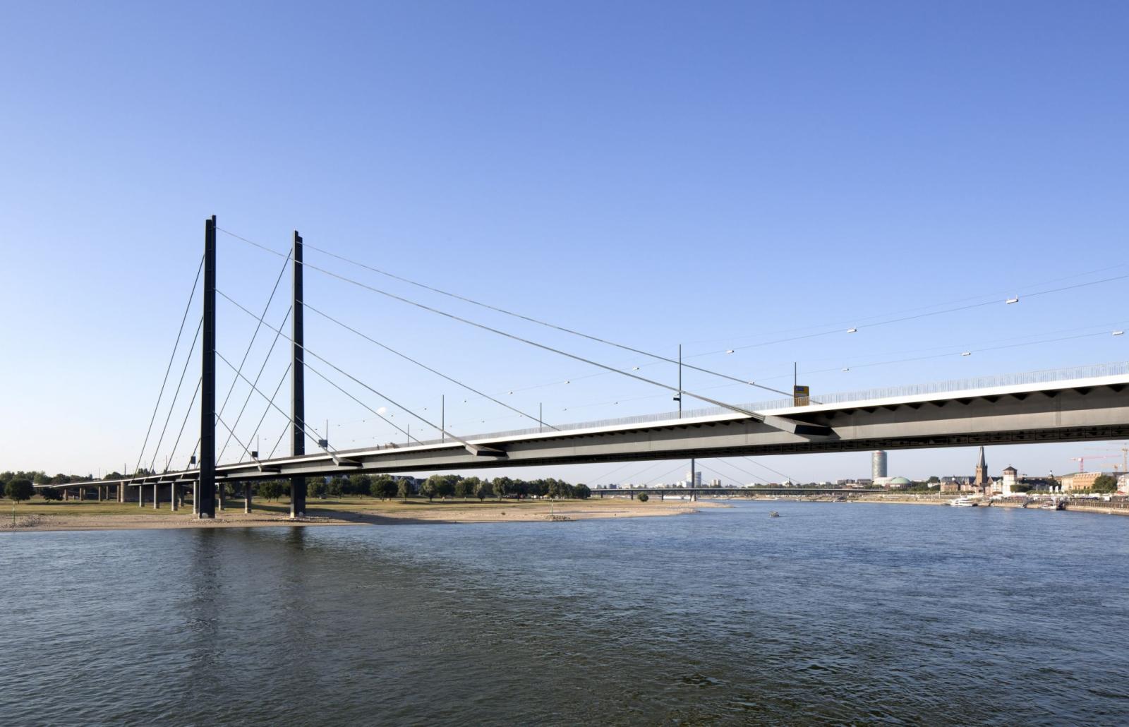 Rheinkniebrücke Düsseldorf