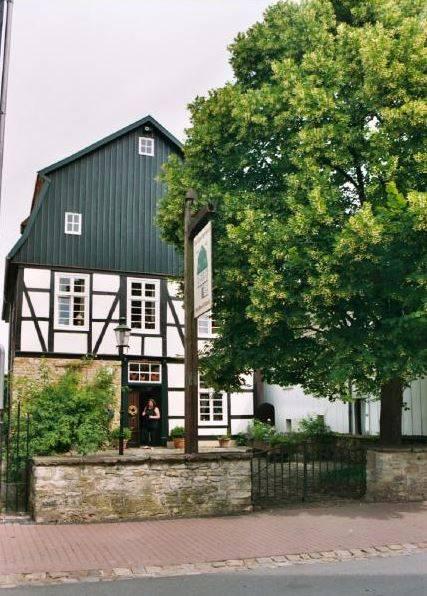 Fachwerkhaus Königstraße 9 - zurückliegend an der mittleren Königstraße im östlichen Stadtkern gelegen, erbaut im späten 18. Jh.