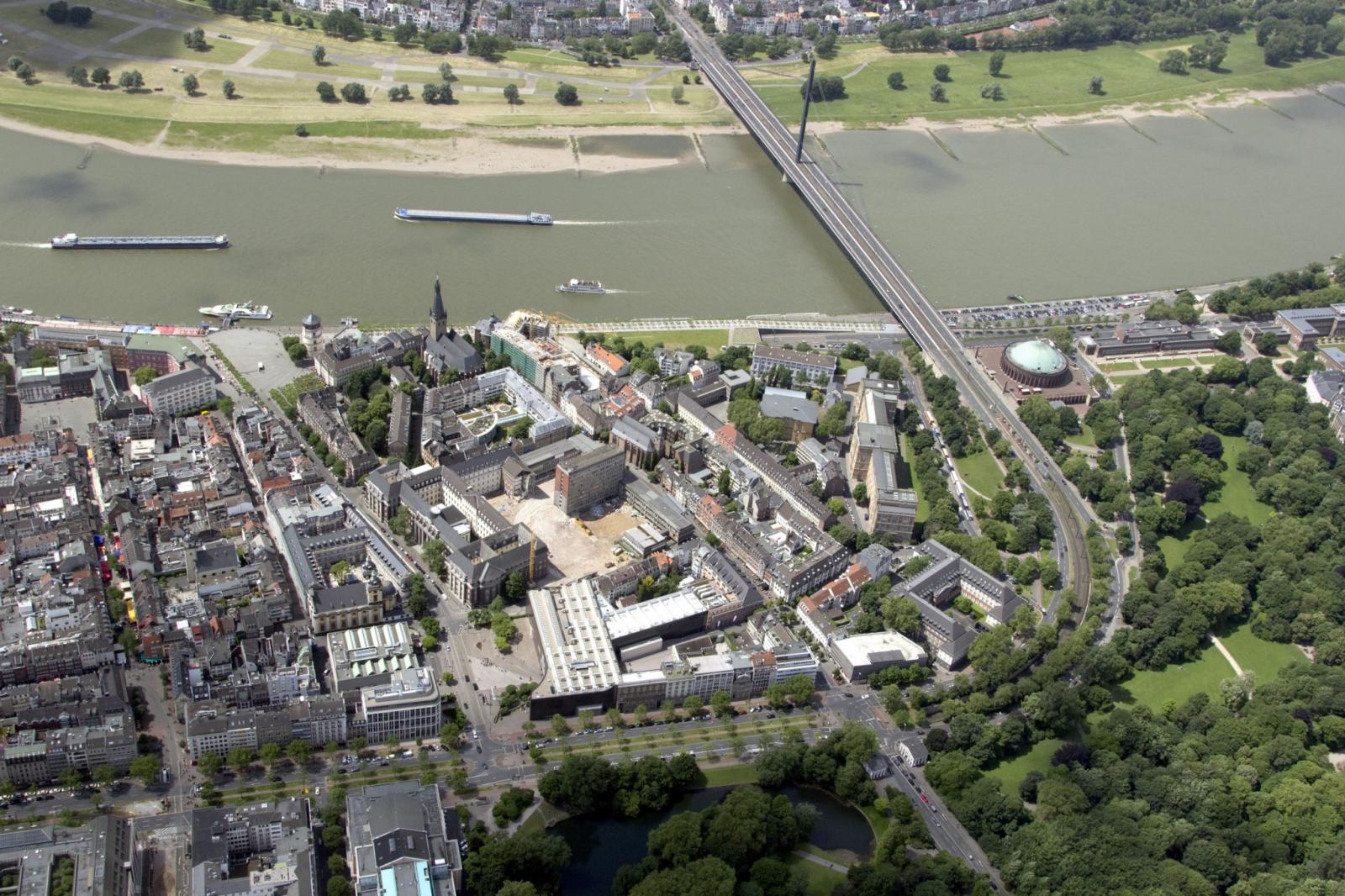 Oberkasseler Brücke in Düsseldorf, Luftbild