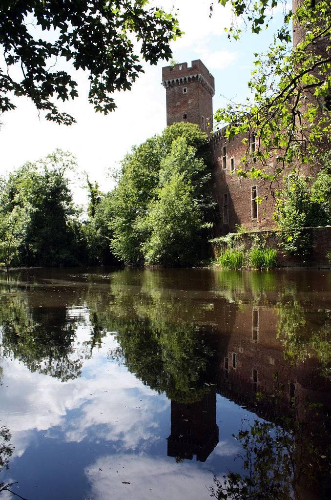 Landesburg Lechenich, von der Wasserseite