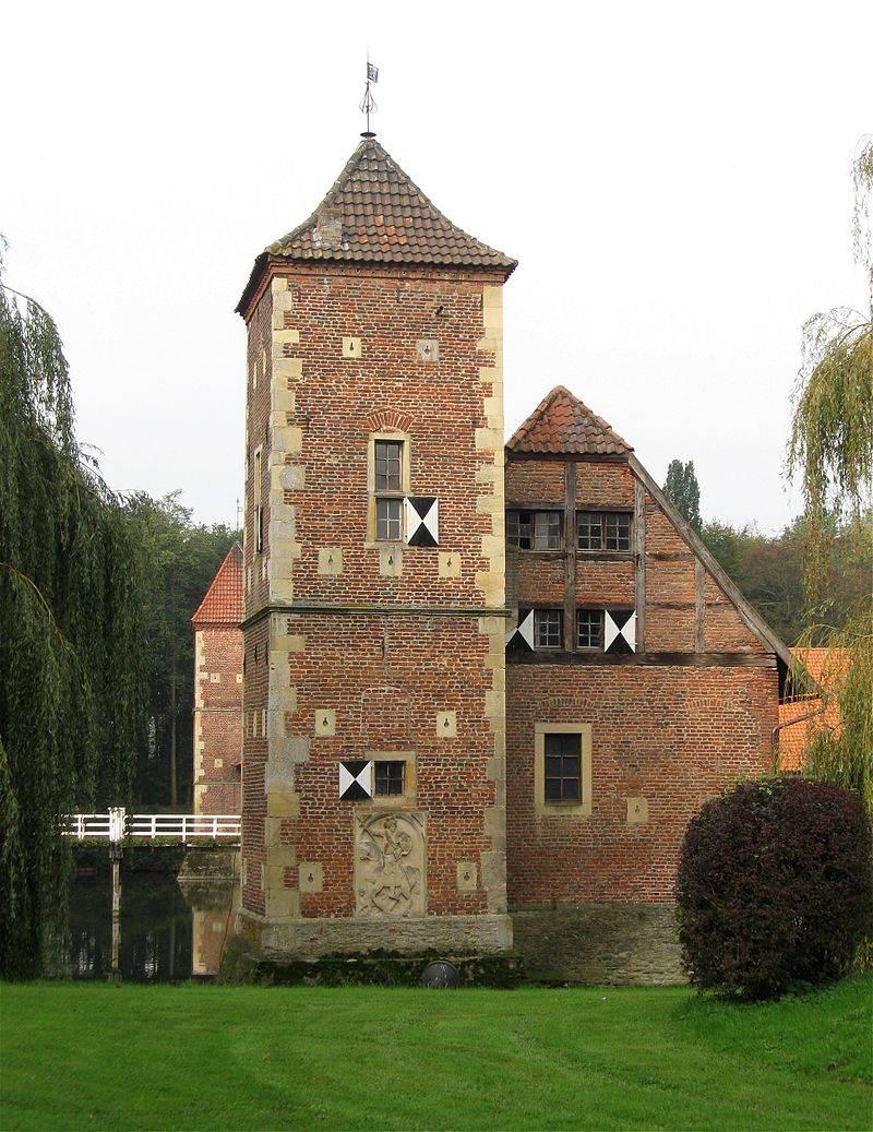 Burg Hülshoff, Turm an der Vorburg