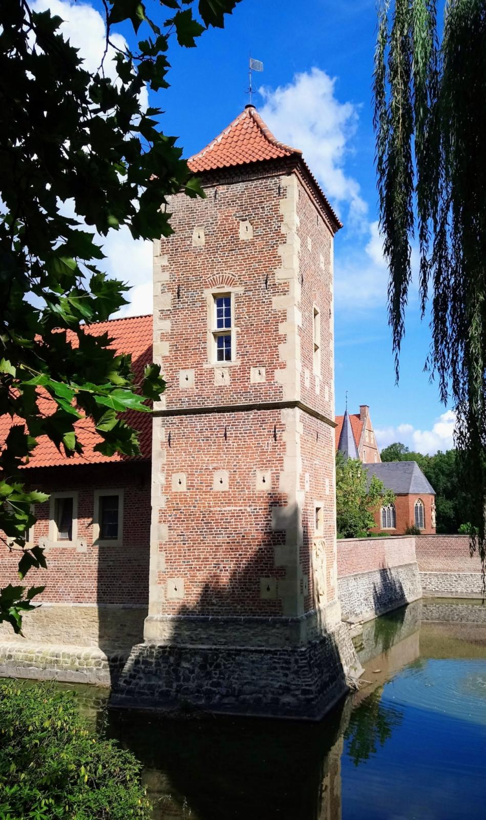 Burg Hülshoff, Turm an der Vorburg