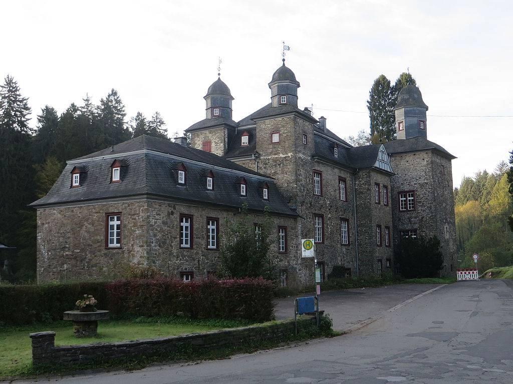 Schloss Gimborn, Haupthaus und Wirtschaftsgebäude