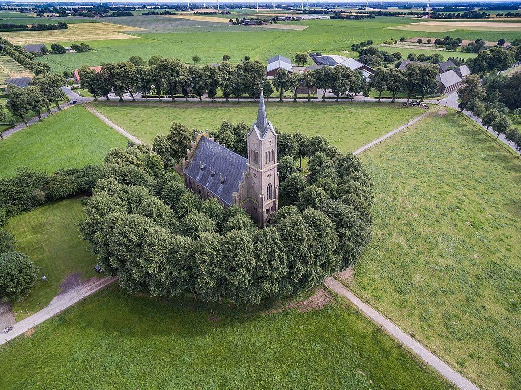 Evangelische Elisabethkirche Louisendorf, Luftbild