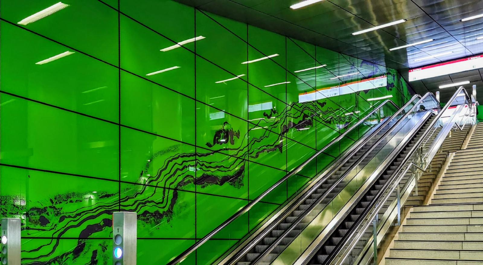 Haltestelle Graf-Adolf-Platz, Rolltreppe zum Bahnsteig