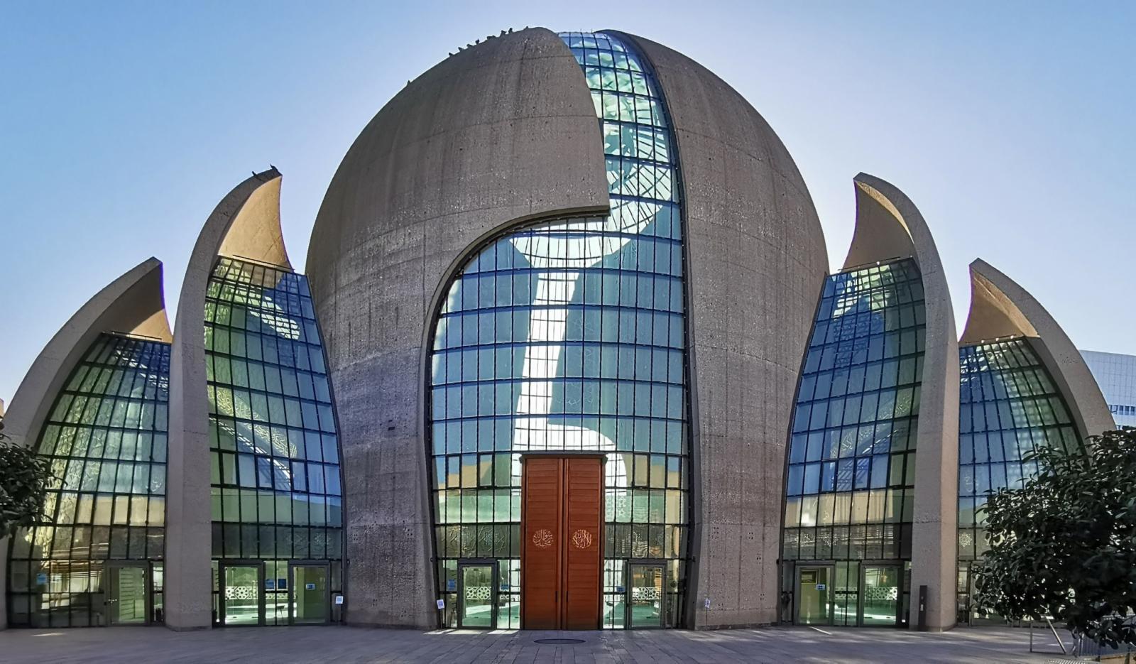Zentralmoschee vom Platz aus gesehen