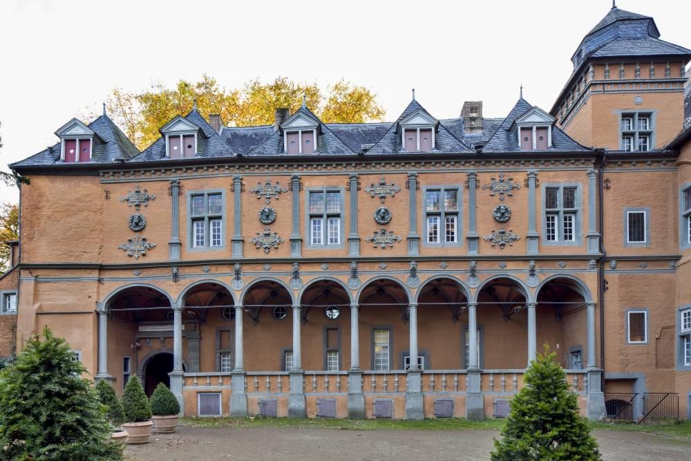 Schloss Rheydt, Herrenhaus Hofseite mit Loggia