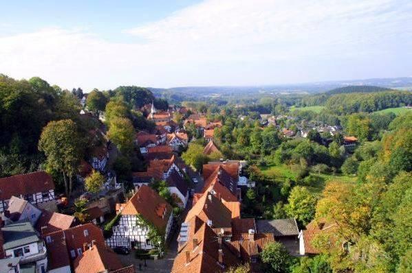 Blick von der ev. Stadtkirche auf den historischen Stadtkern
