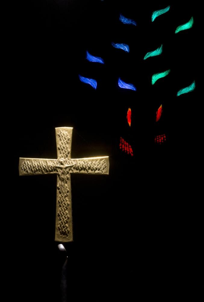 Kreuz über dem Altar