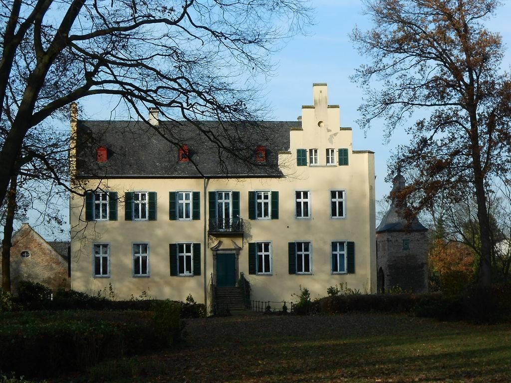 Ostfassade der Burg Morenhoven