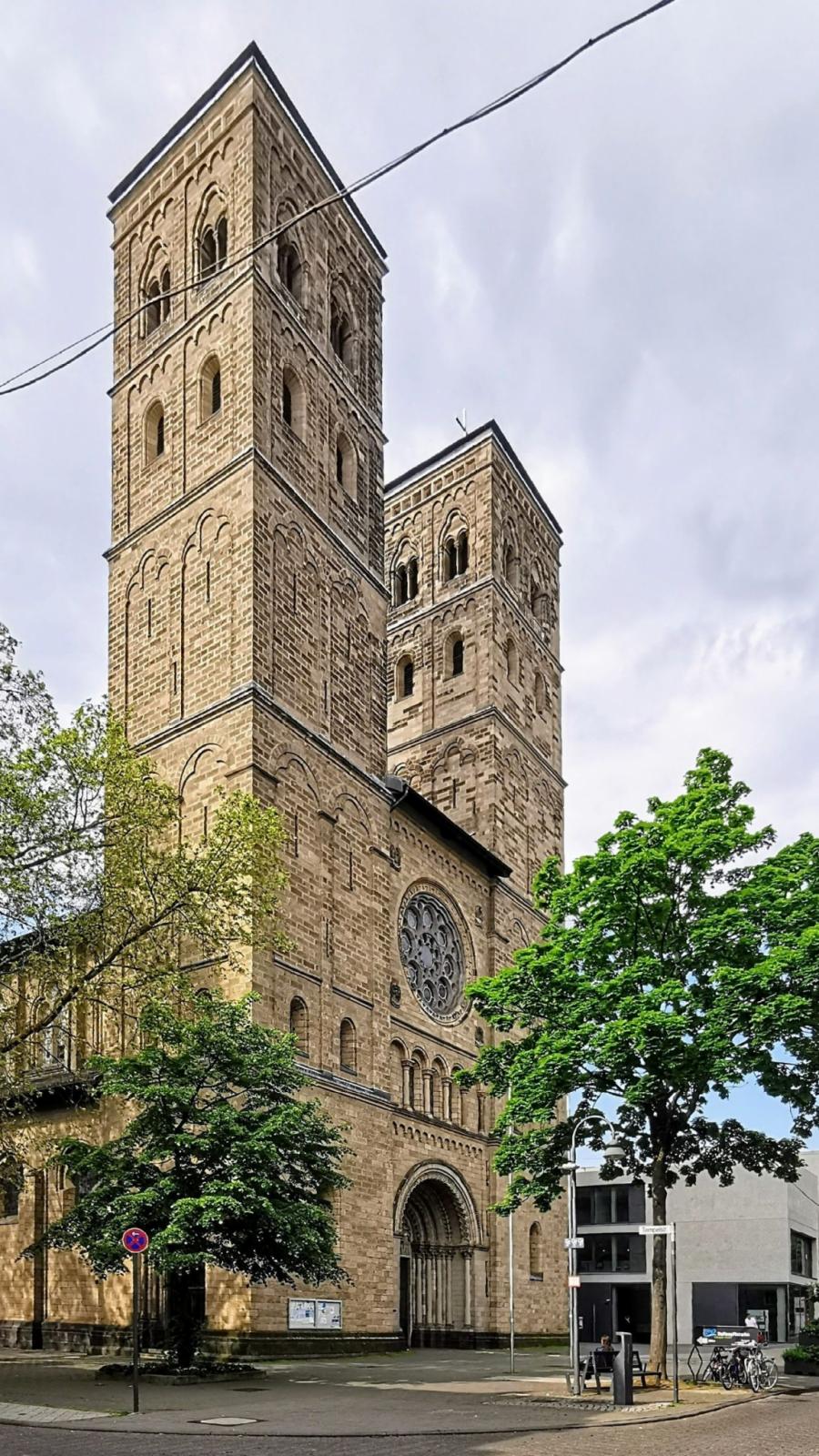 Doppelturmfassade St. Heribert Köln-Deutz