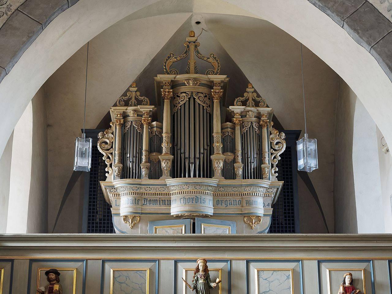 Orgel mit Spätrenaissance-Orgelprospekt