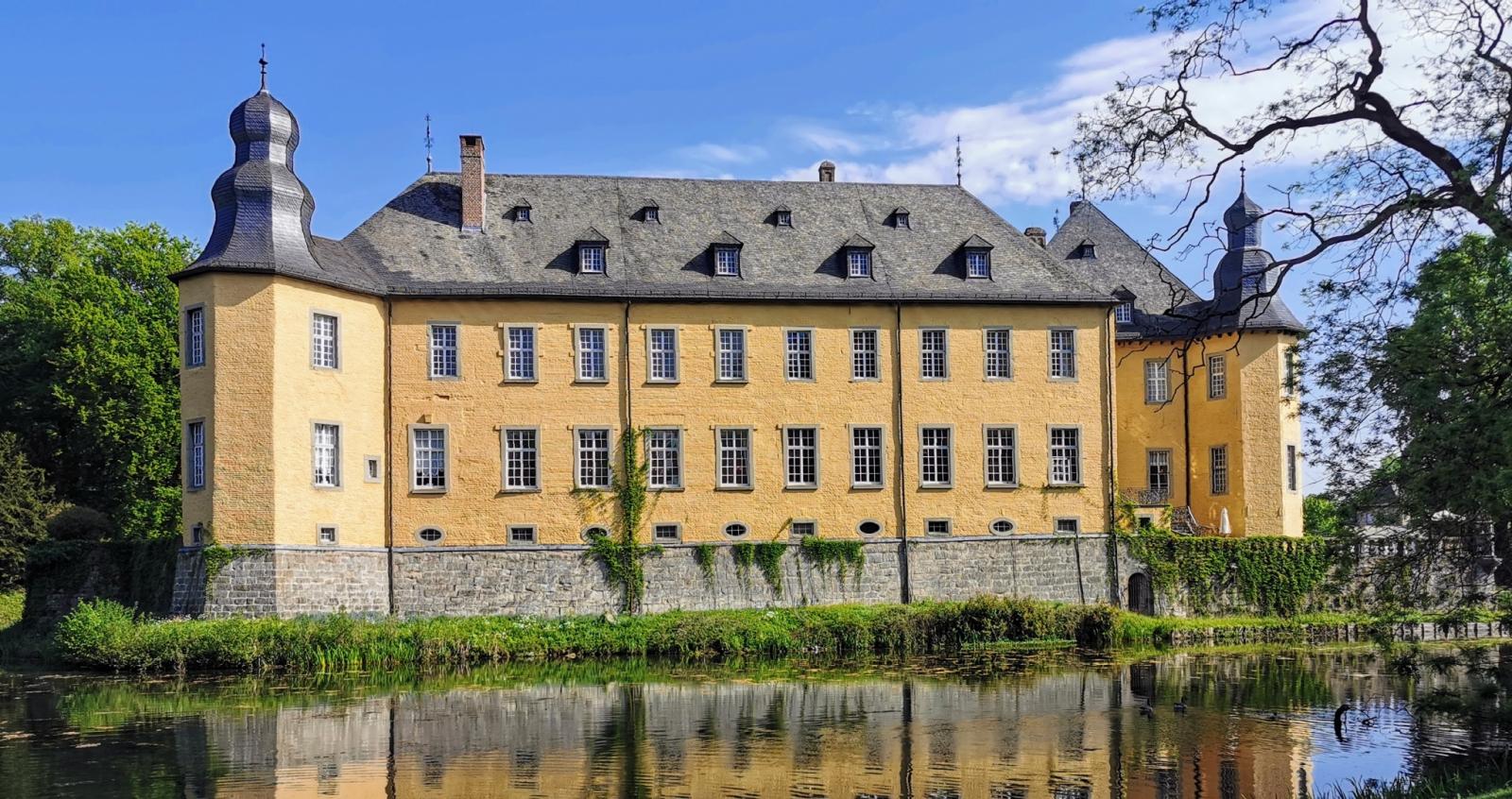 Schloss Dyck, Südansicht