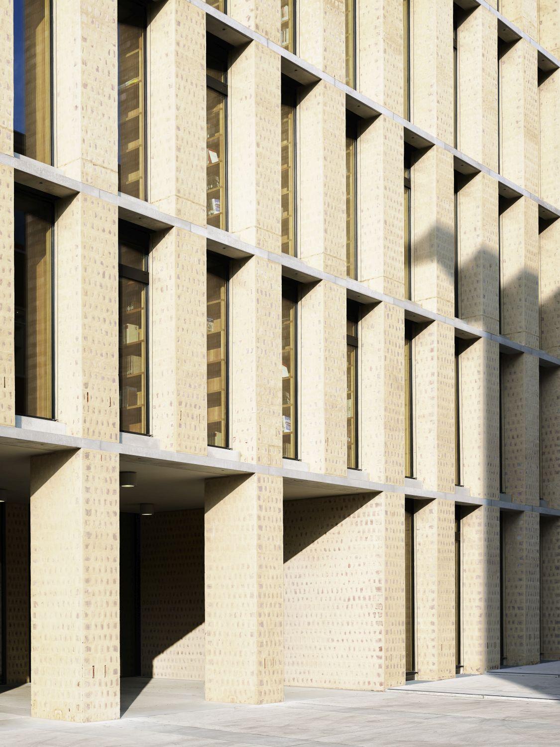gerasterte Fassade Philosophikum Münster