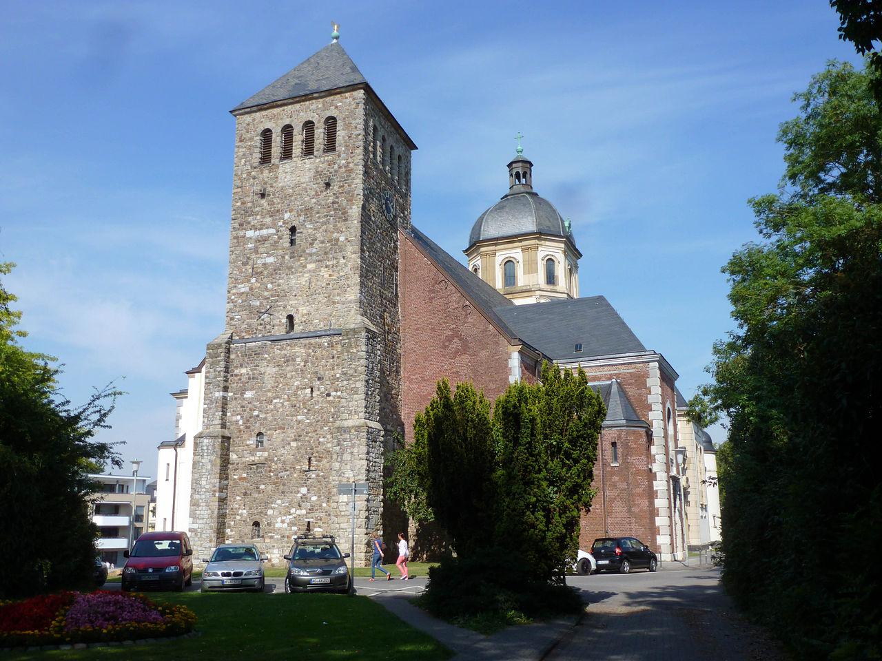 romanischer Westturm