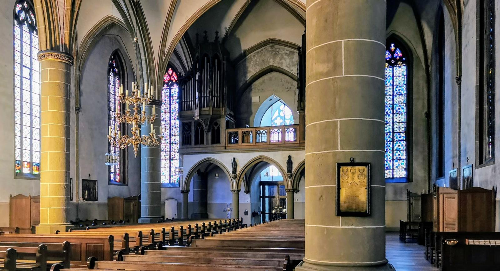 Blick in den Kirchenraum Richtung Westen