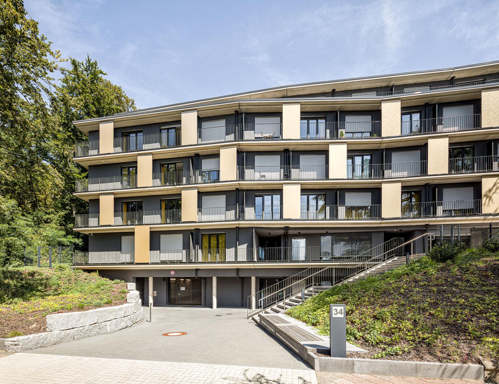 Studentisches Wohnen am Lousberg, Straßenperspektive, Vorplatz mit Erschließung