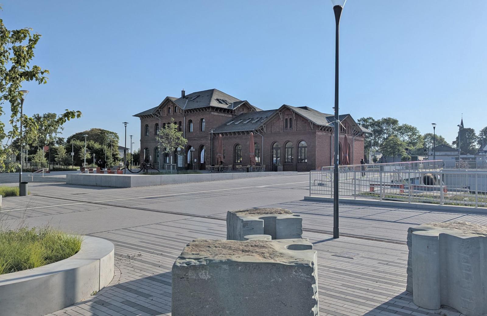 BürgerBahnhof, neugestalteter Vorplatz