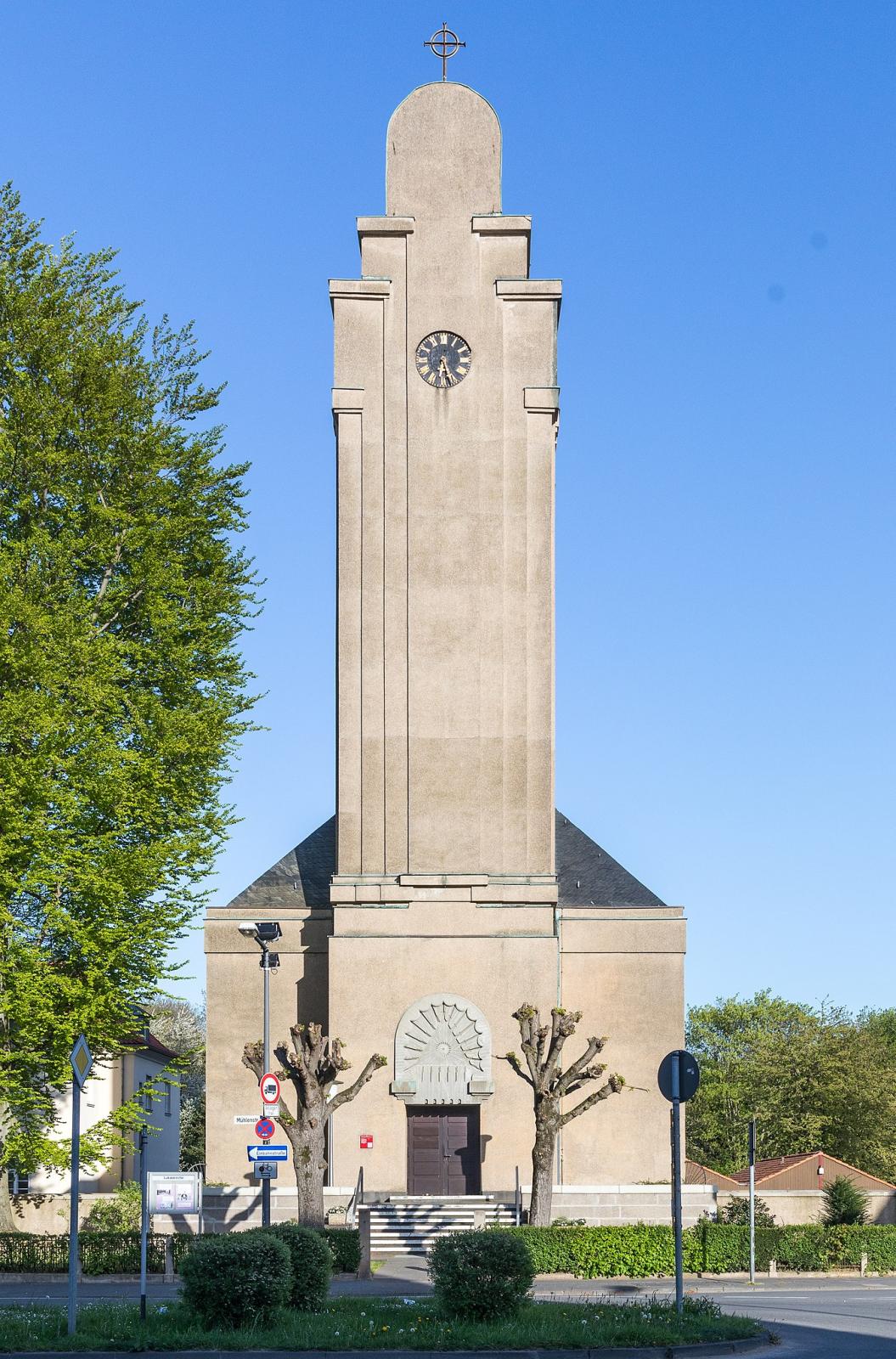 Lukaskirche Köln-Porz, Frontalansicht