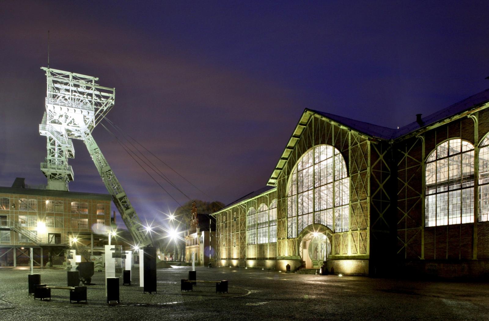 Maschinenhalle mit Förderturm