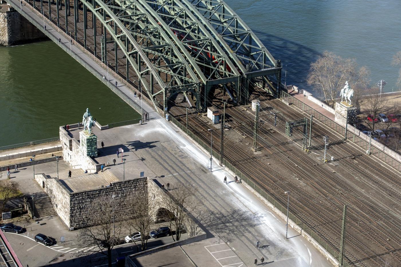 Zugang zur Brücke im Osten