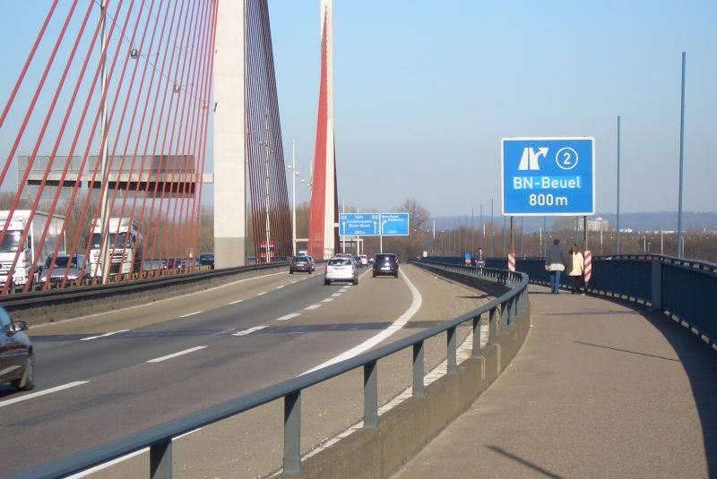 Blick über die Brücke