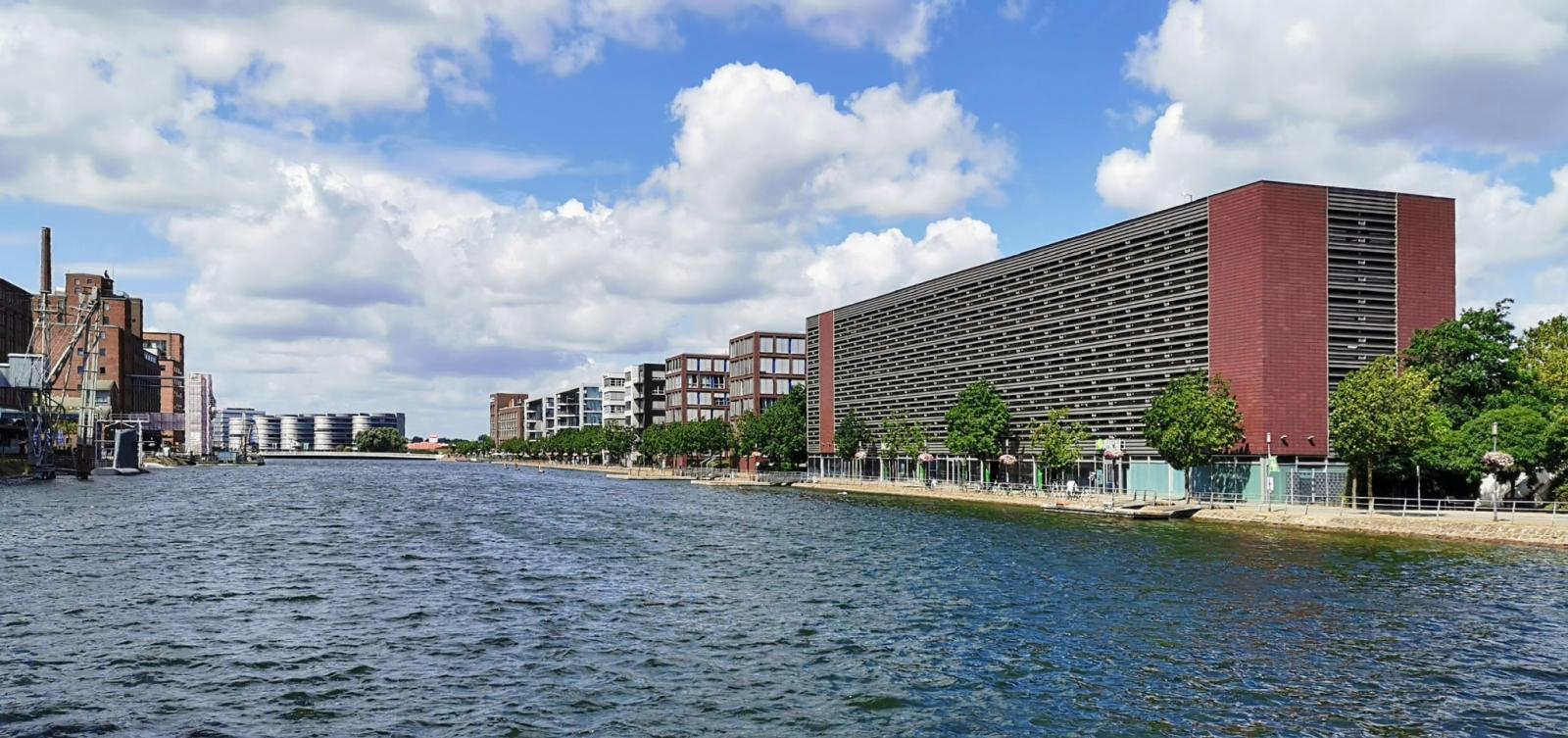 Innenhafen Duisburg, vom Ostende aus gesehen