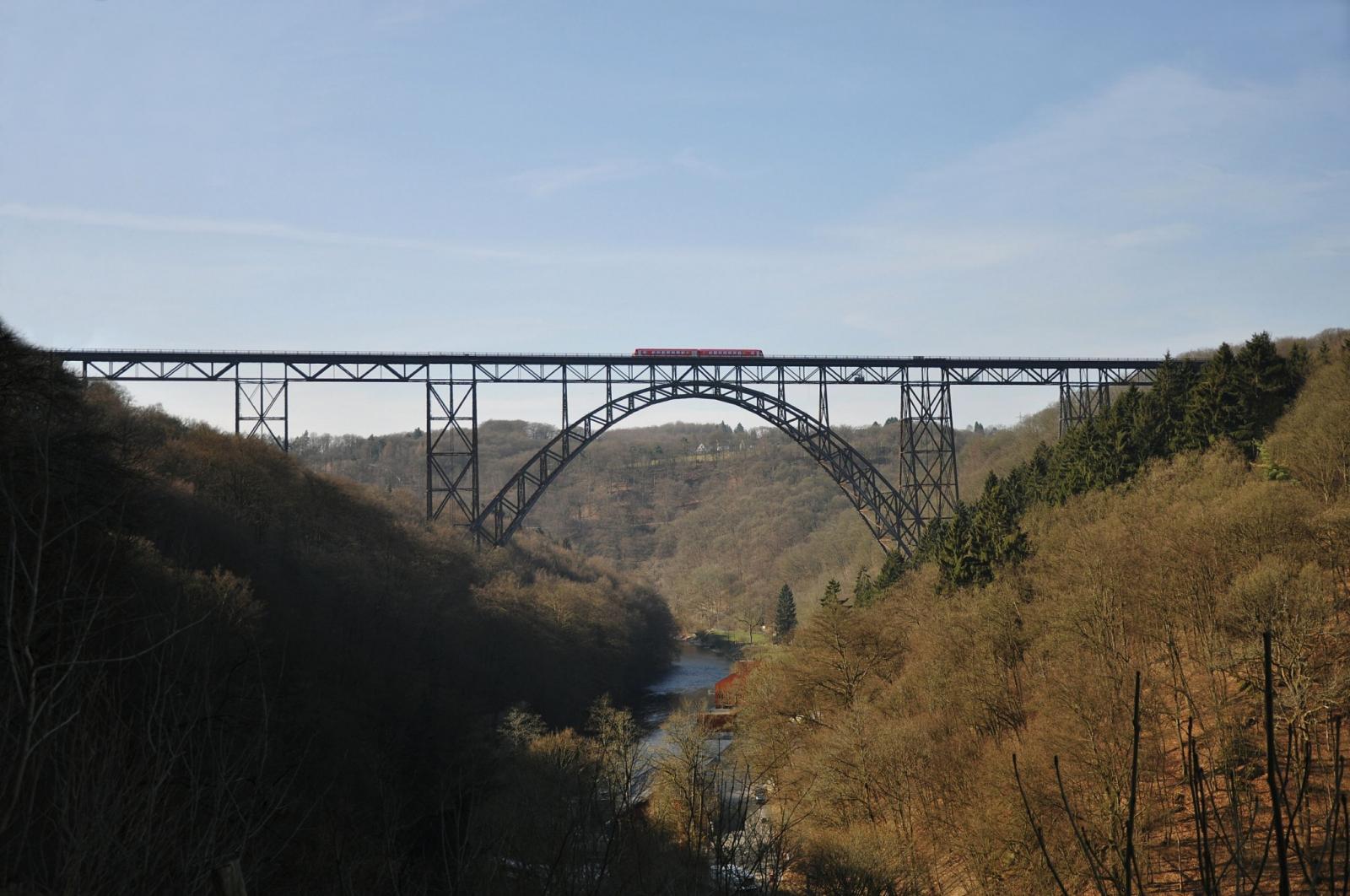 Müngstener Brücke über der Wupper