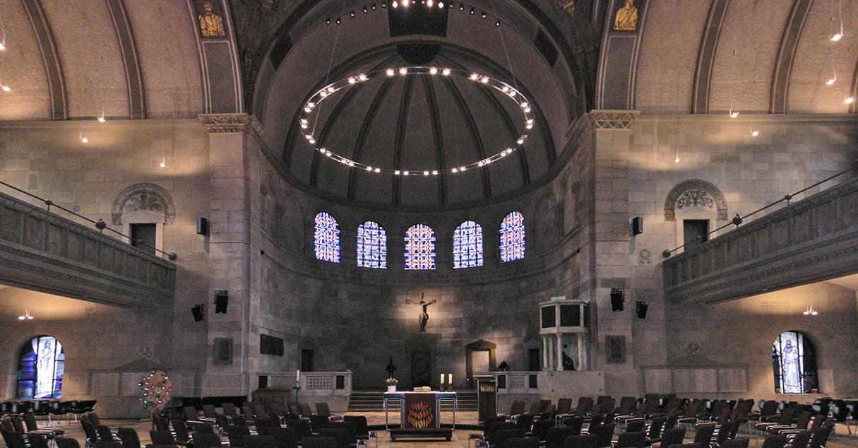 Innenraum der Kreuzkirche Düsseldorf