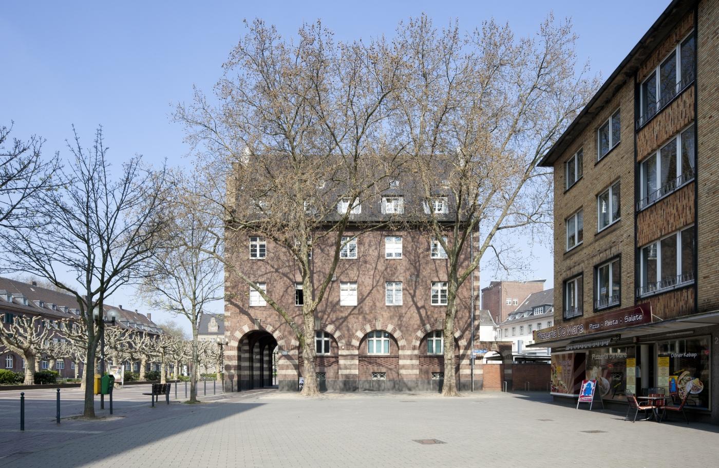 Friedensplatz in Oberhausen mit Blick auf das Polizeipräsidium