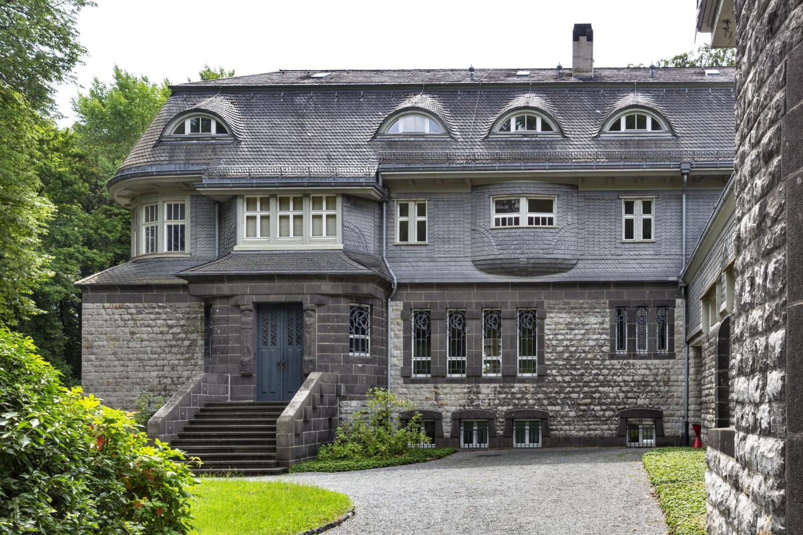 Nordfassade mit Haupteingang