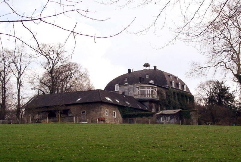 Rückwärtige Ansicht mit Grünfläche