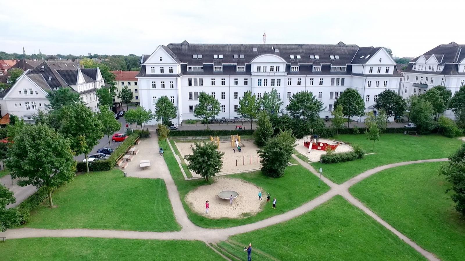 Luftbild saniertes Kasernengebäude 