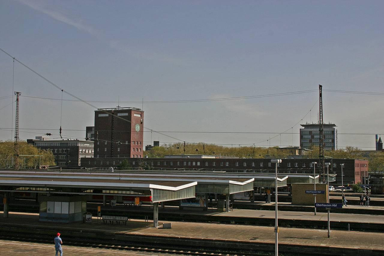 Blick über die Gleise des Oberhausener Hauptbahnhofs
