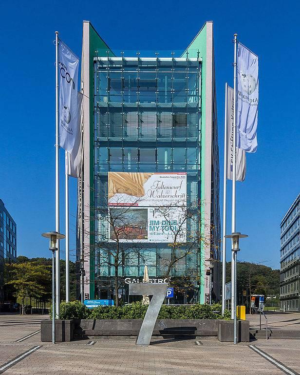 Frontansicht KOMED-Haus