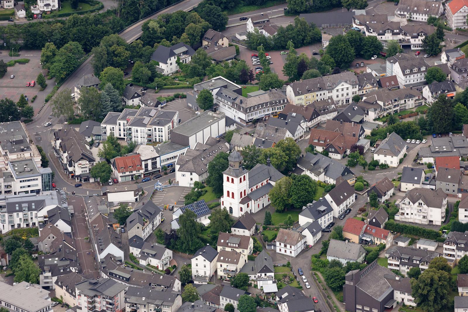 Luftbild der Kirche