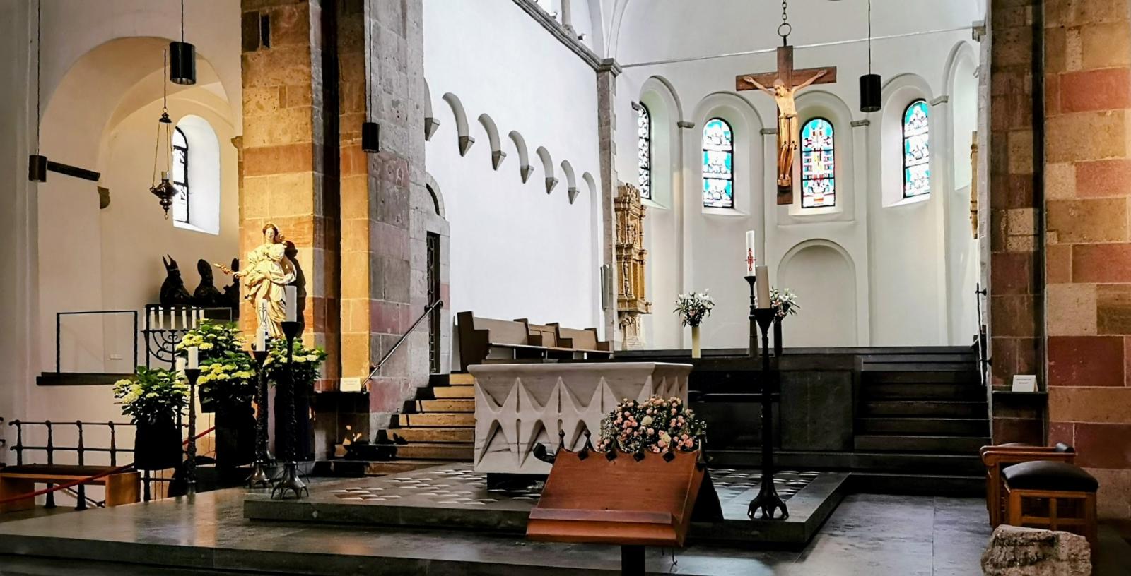 Altar und Chor