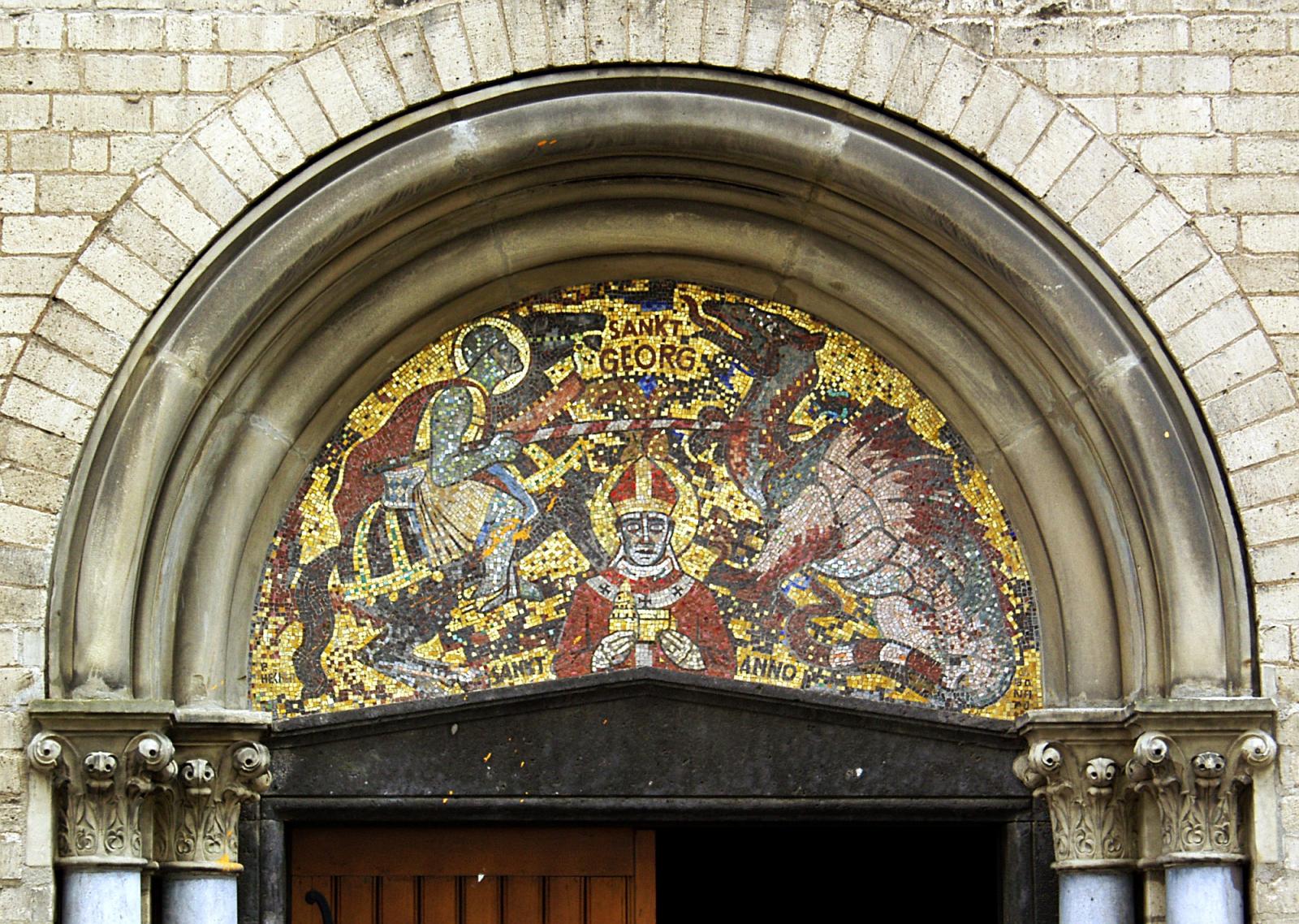 Mosaik über dem Eingang zur Vorhalle von St. Georg