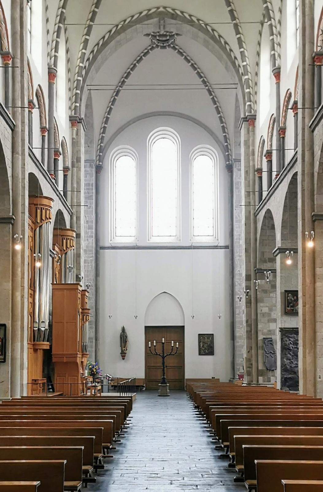 Innenansicht mit Blick nach Westen