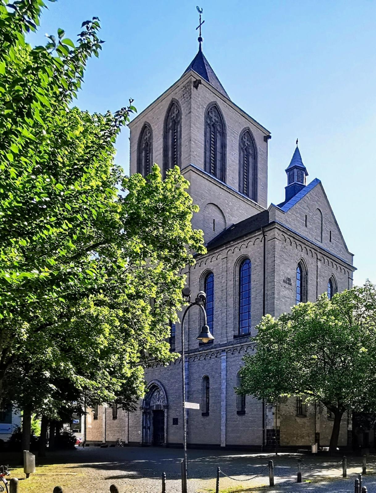 St. Kunibert, Westwerk mit Turm