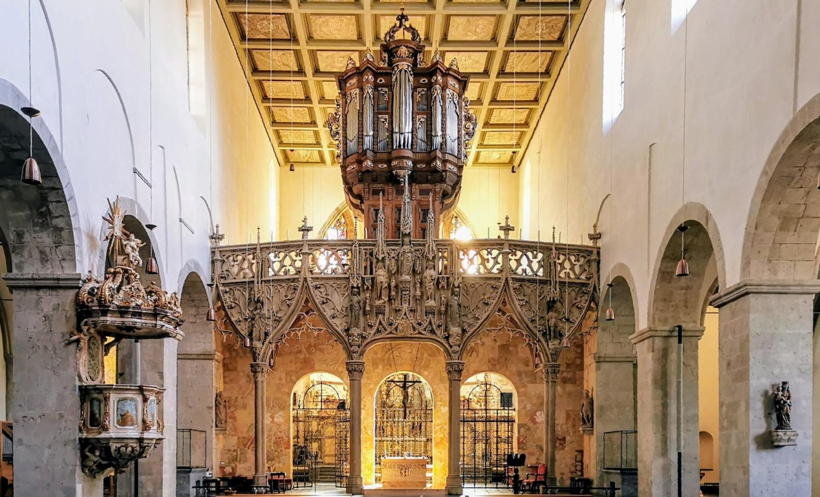 Lettner und Orgel