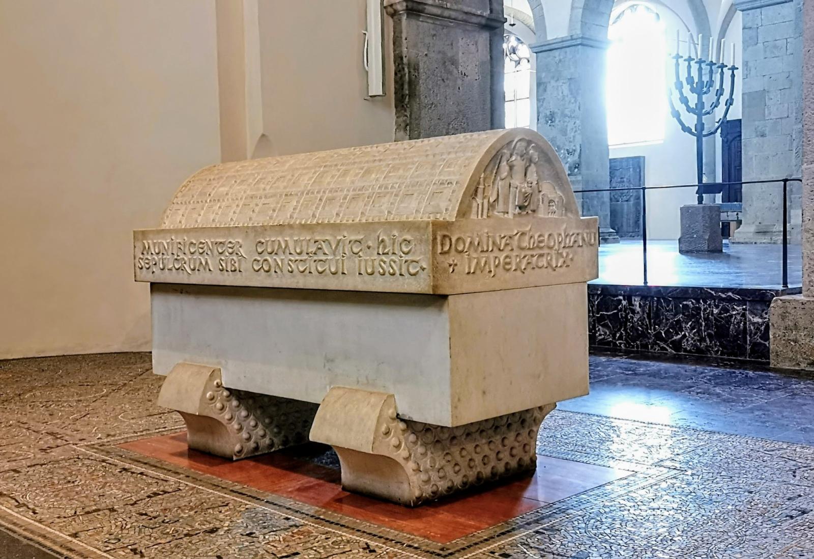 Sarkophag der Theophanu